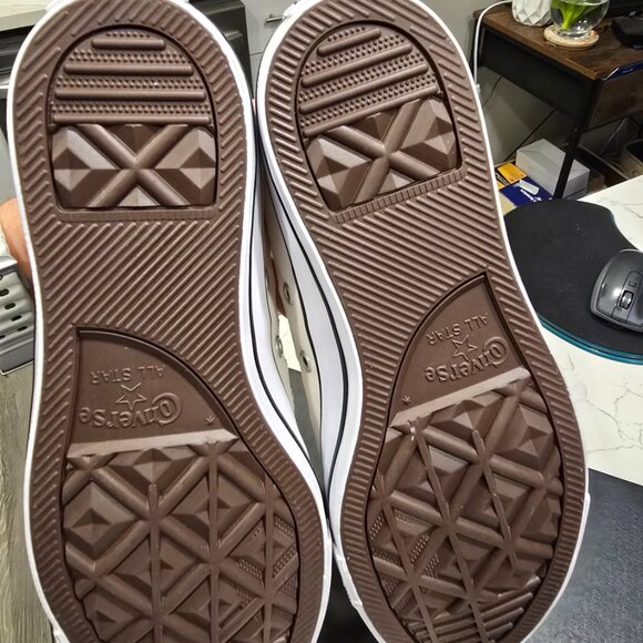 Converse Chuck Taylor All Star Strawberries Shoes (A14933C) Women's Size 7 NEW - Picture 8 of 15